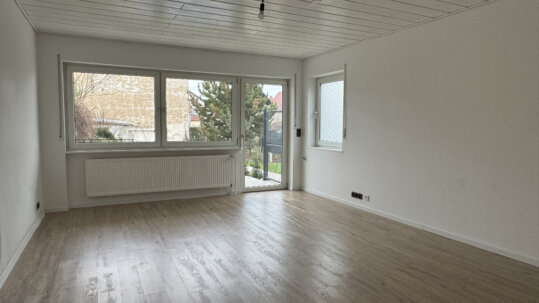 Wohn- und Schlafzimmer (Wohnung Hinterhaus)