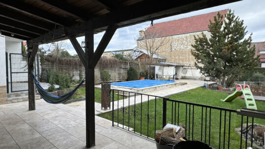 Privater Garten mit Pool