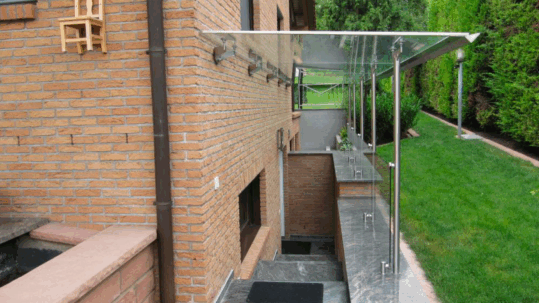 Hausansicht mit Zugang zur Einliegerwohnung