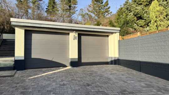 Großzügige Doppelgarage