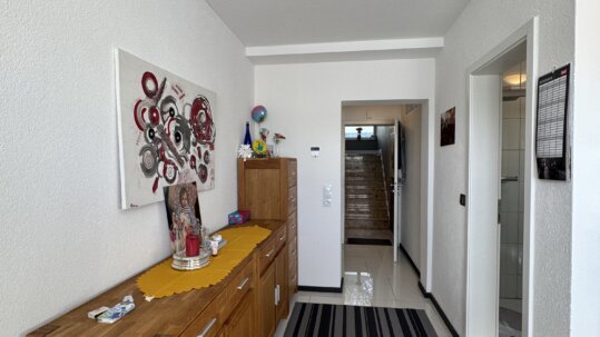 Flur & Eingangsbereich (UG)