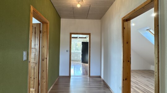 Flur & Eingangsbereich (OG)