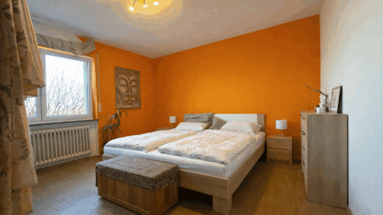 Schlafzimmer (EG)