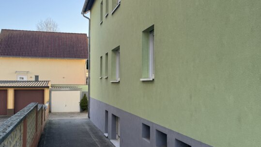 Seitliche Hausansicht