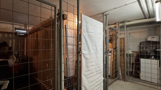 Keller mit Stahl-Trennwandsystemen