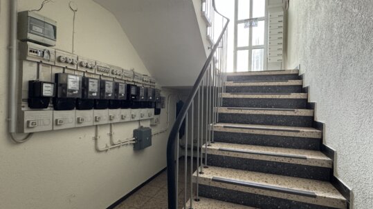 Stromzähleranlage im Treppenhaus (KG)